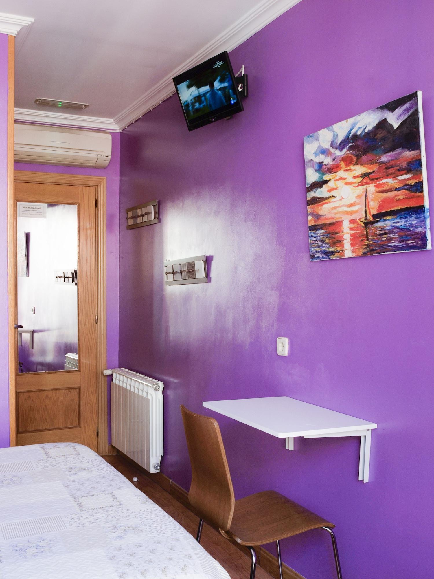 Rc Miguel Angel Hostel Madrid Ngoại thất bức ảnh A room at the hostel