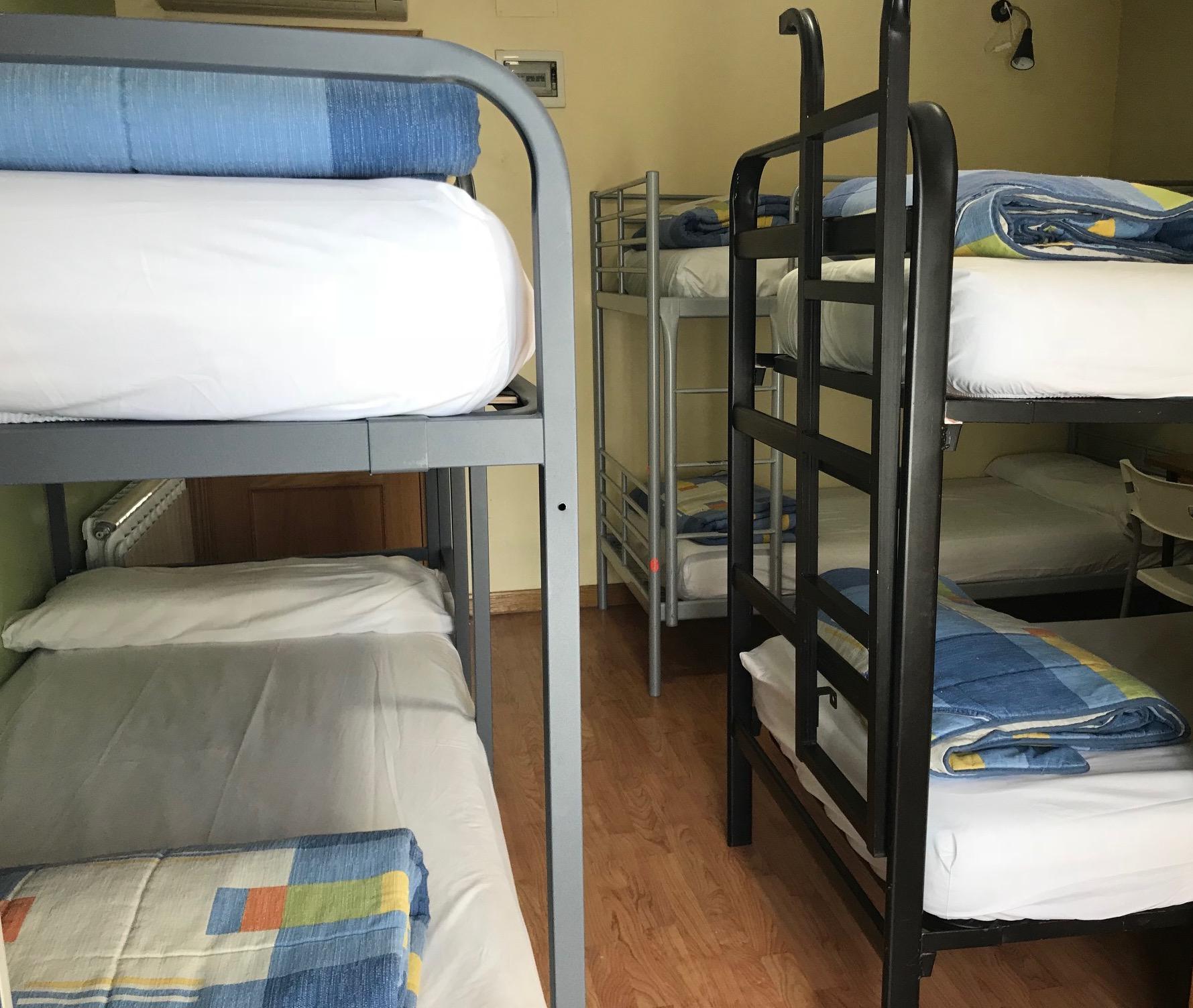 Rc Miguel Angel Hostel Madrid Ngoại thất bức ảnh Hostel beds