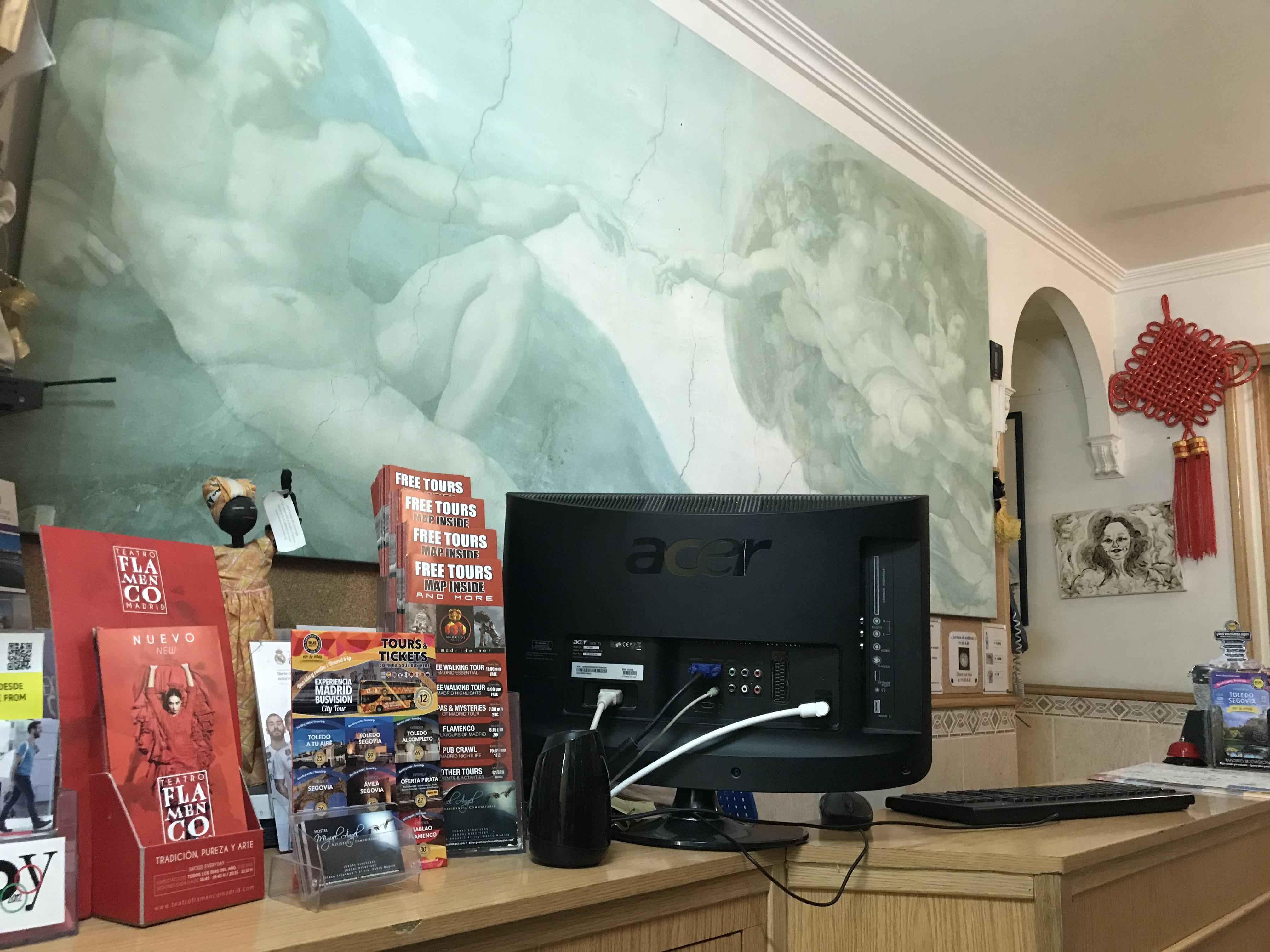 Rc Miguel Angel Hostel Madrid Ngoại thất bức ảnh Reception desk at the museum