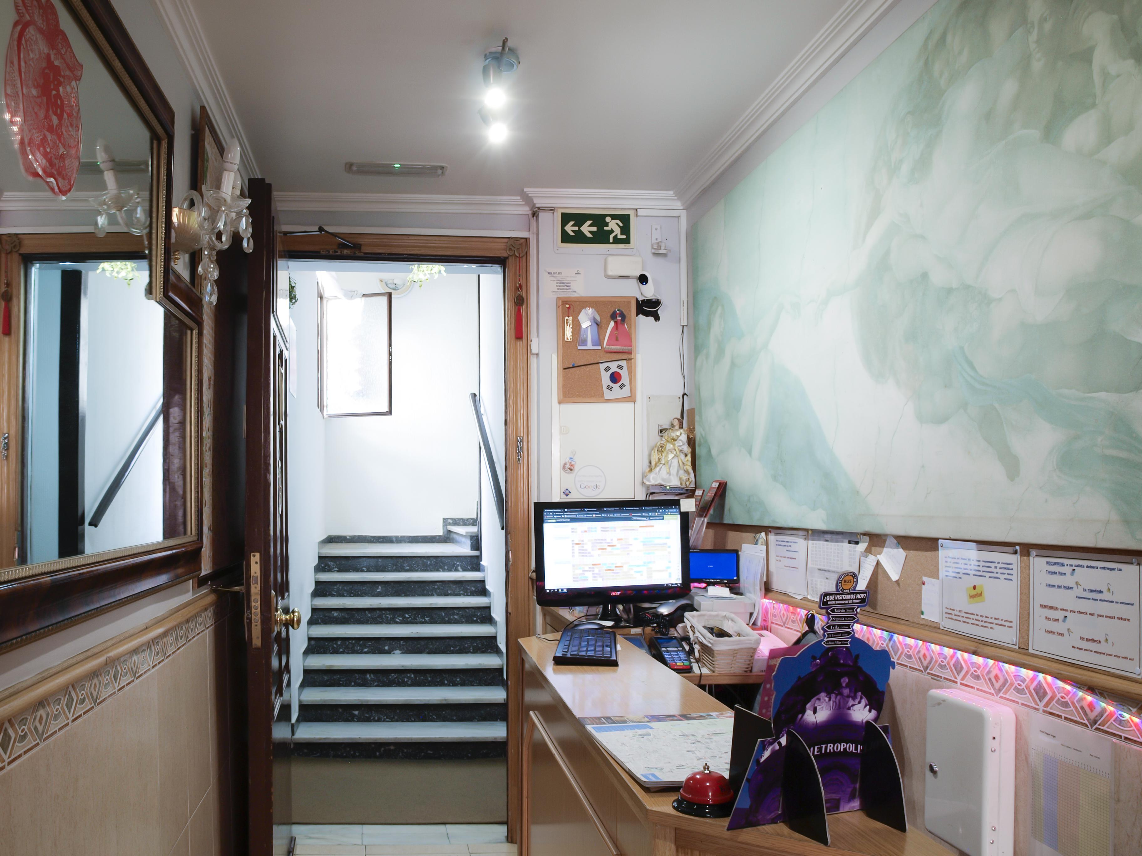 Rc Miguel Angel Hostel Madrid Ngoại thất bức ảnh Reception