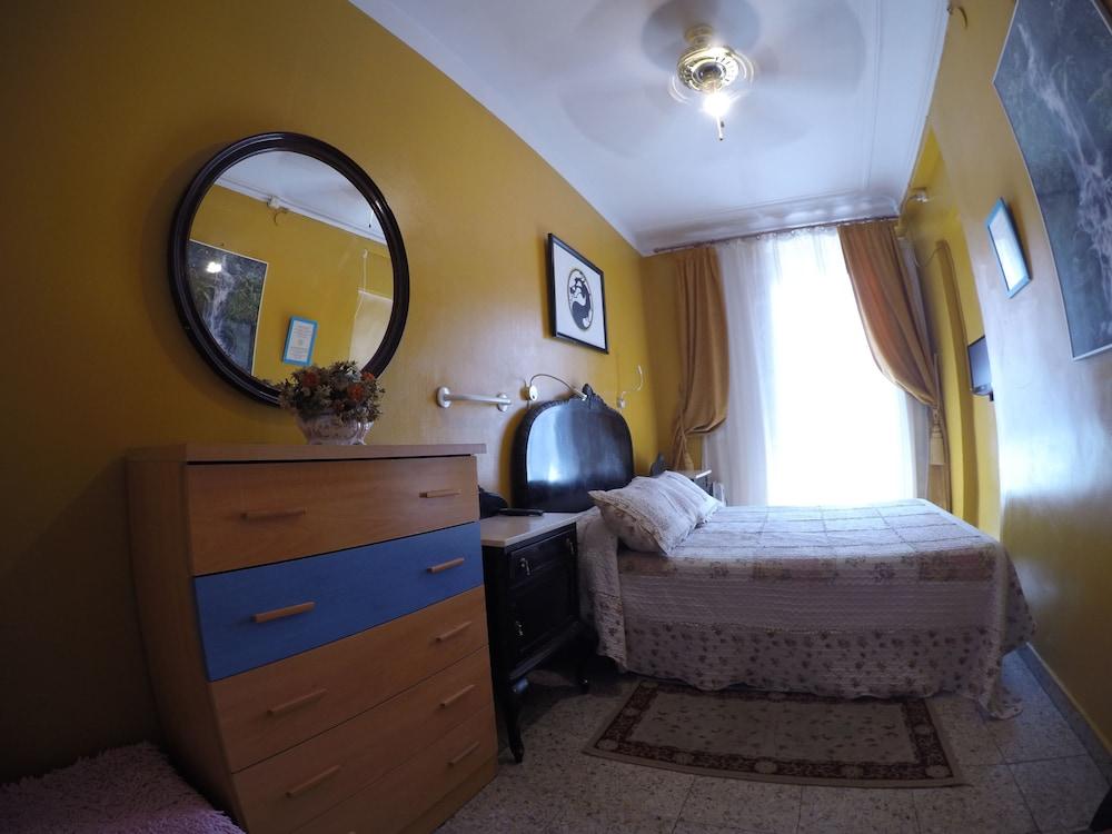 Rc Miguel Angel Hostel Madrid Ngoại thất bức ảnh A bedroom