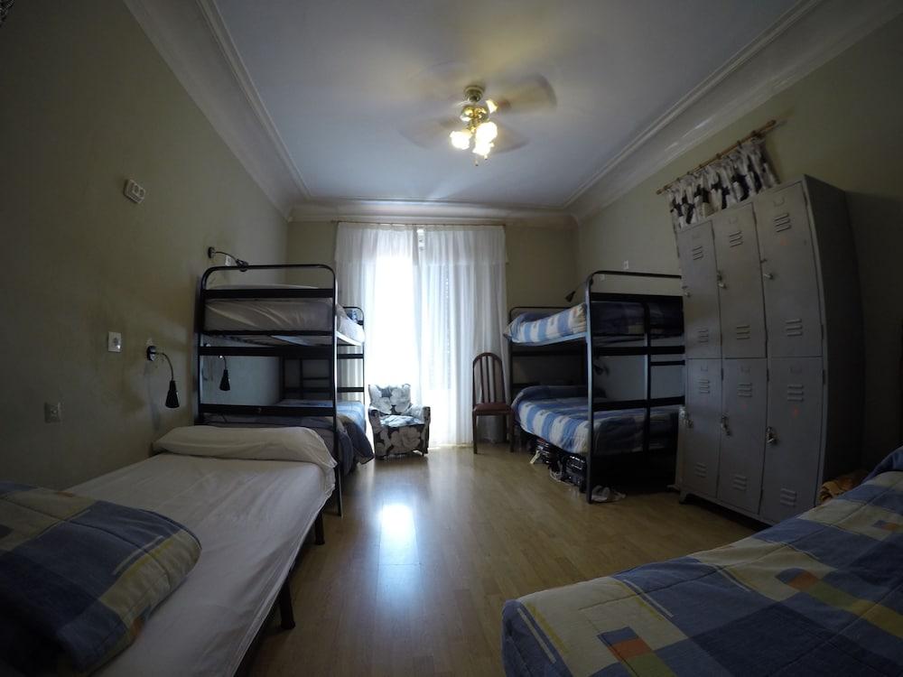 Rc Miguel Angel Hostel Madrid Ngoại thất bức ảnh Hostel room in Spain