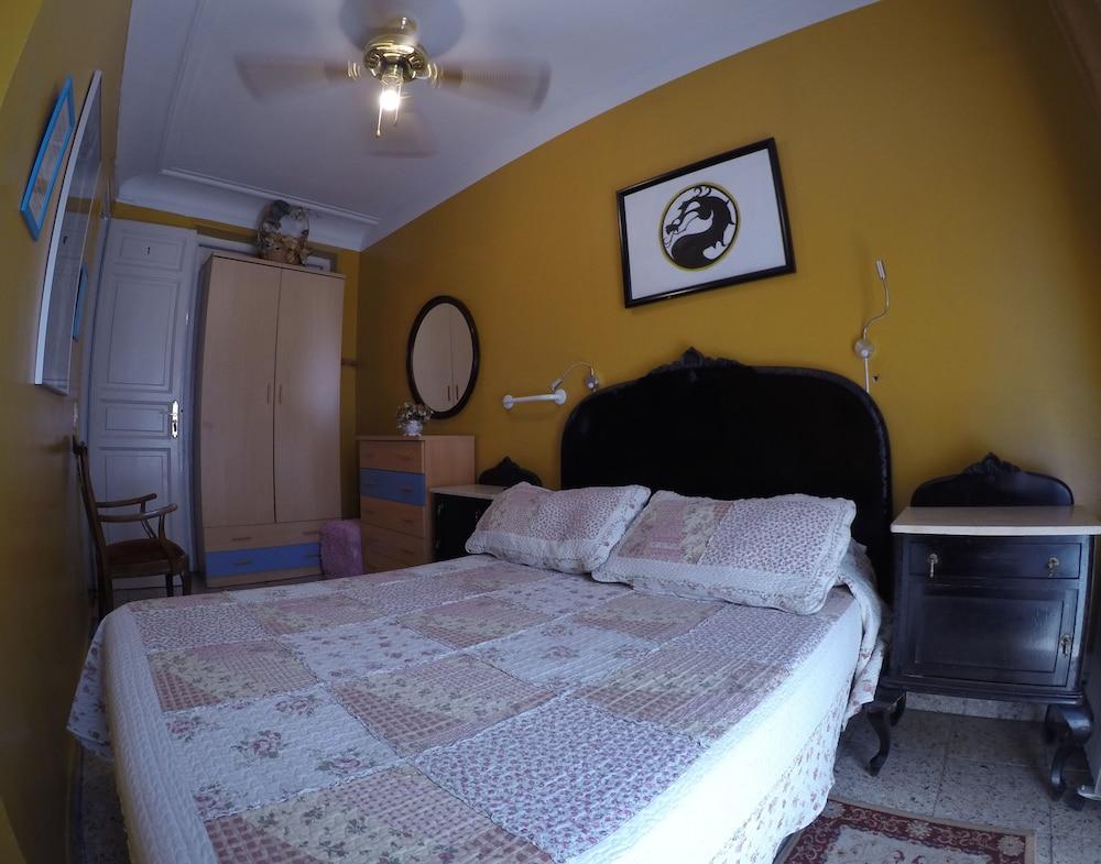 Rc Miguel Angel Hostel Madrid Ngoại thất bức ảnh A bedroom