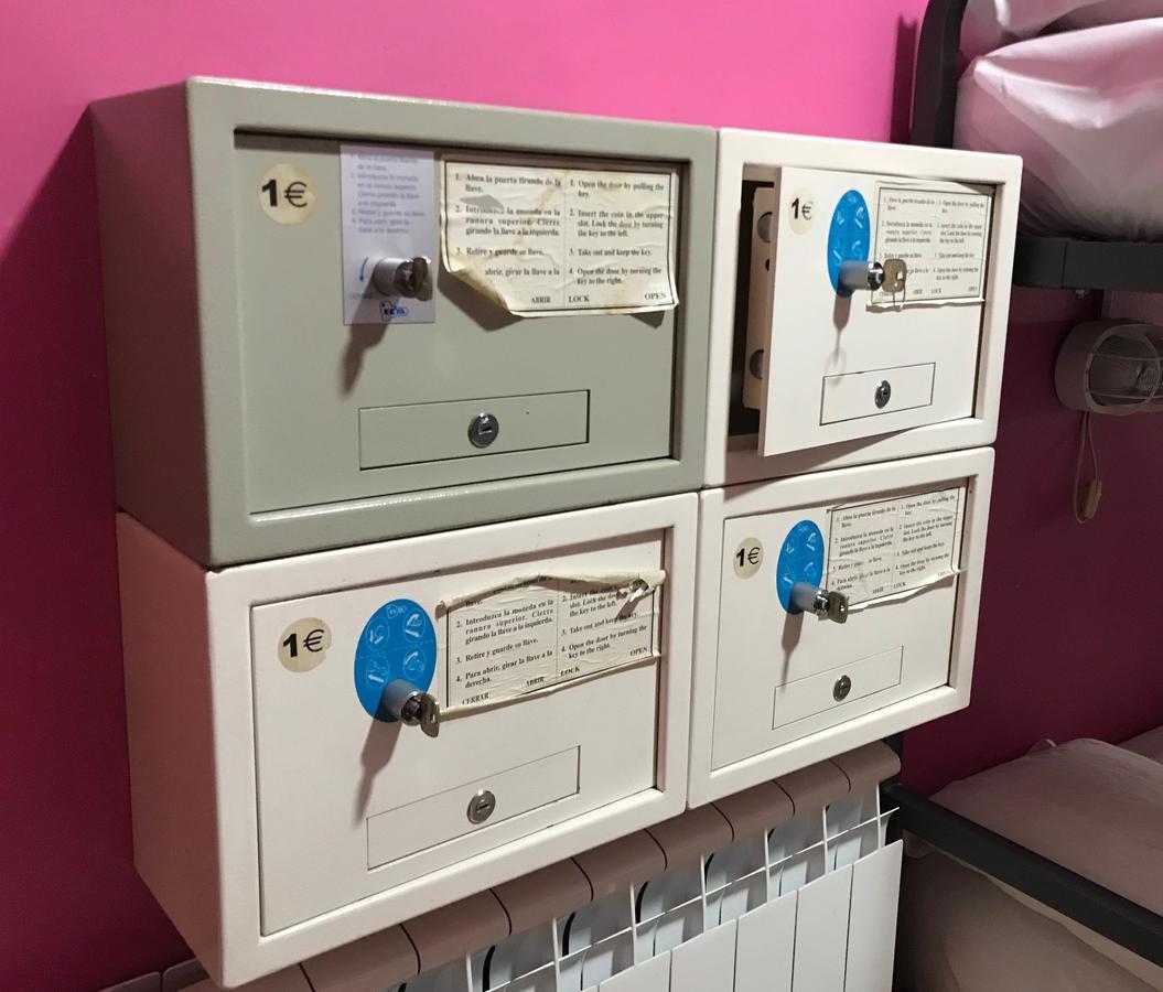 Rc Miguel Angel Hostel Madrid Ngoại thất bức ảnh Private mailboxes in a French post office