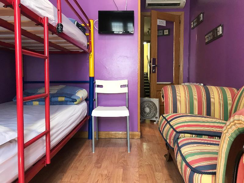 Rc Miguel Angel Hostel Madrid Ngoại thất bức ảnh Hostel room in Madrid, Spain