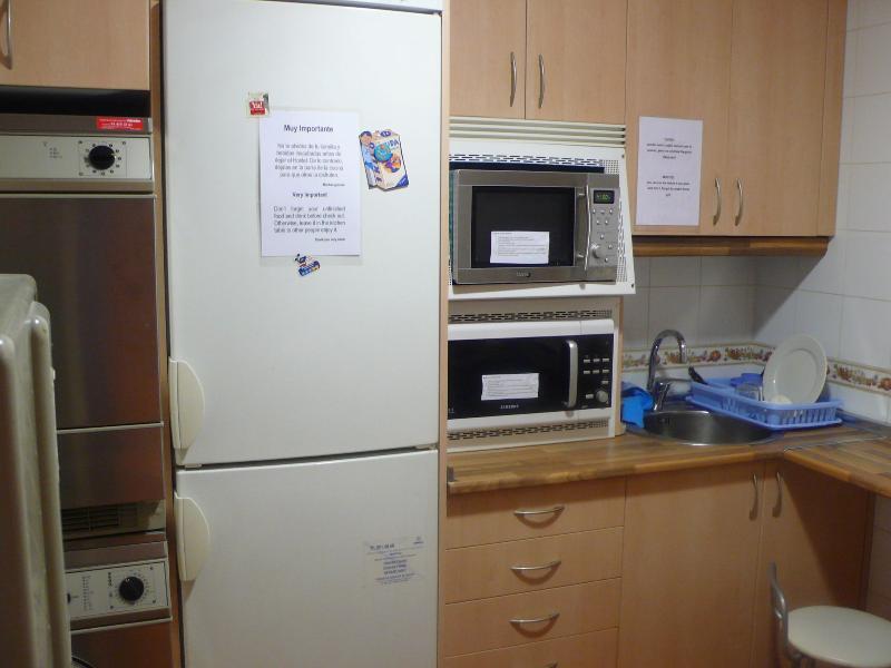 Rc Miguel Angel Hostel Madrid Ngoại thất bức ảnh A typical kitchen in a hostel